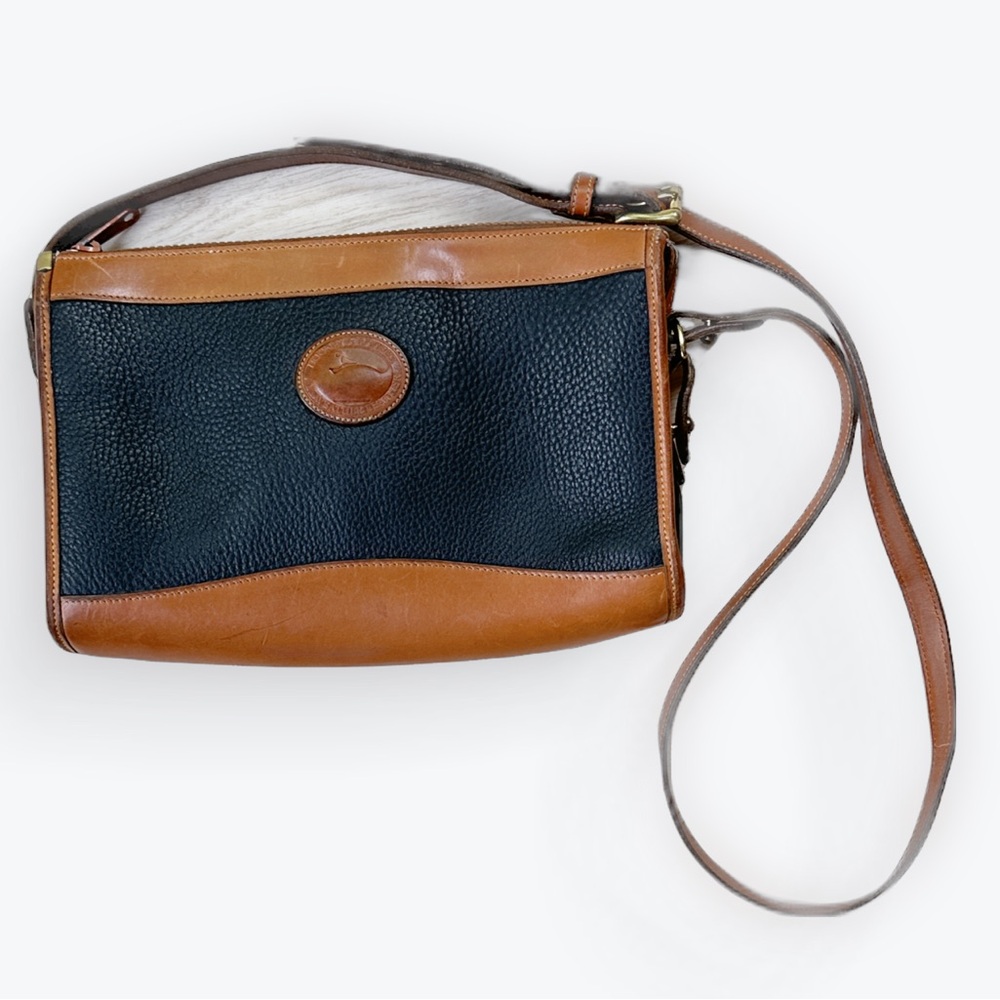 80s Dooney & Bourke Black Pebbled & Tan Smooth Leather Long Adjustable Strap Bag